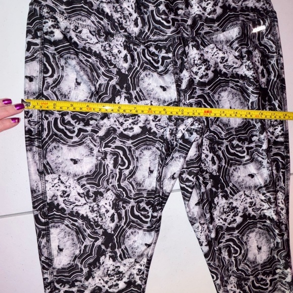 Jockey Black and White Botanical Print Leggings - Picture 9 of 11